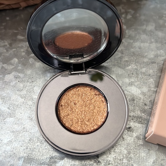 BNIB RÓEN Eyeshadow - Picture 2 of 7